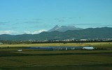 奥の高い山は駒ケ岳